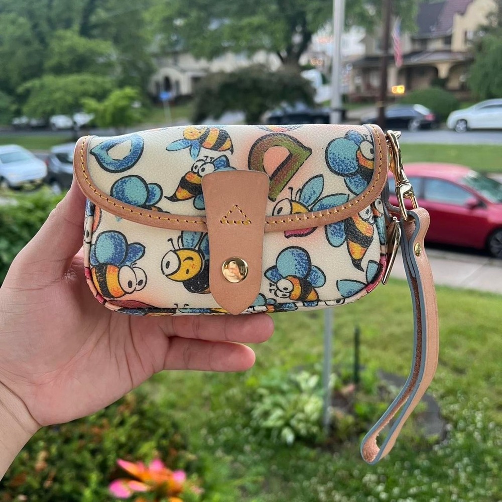 Y2K 2000s Dooney and Bourke Bumble Bee Clutch / Wristlet